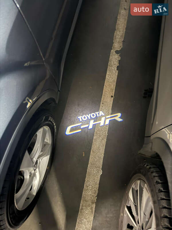 Внедорожник / Кроссовер Toyota C-HR 2017 в Львове