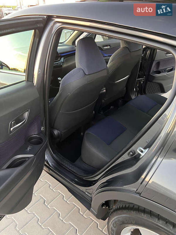 Внедорожник / Кроссовер Toyota C-HR 2017 в Львове