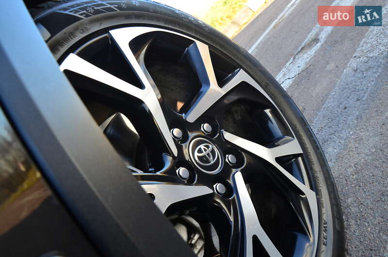 Внедорожник / Кроссовер Toyota C-HR 2018 в Дрогобыче