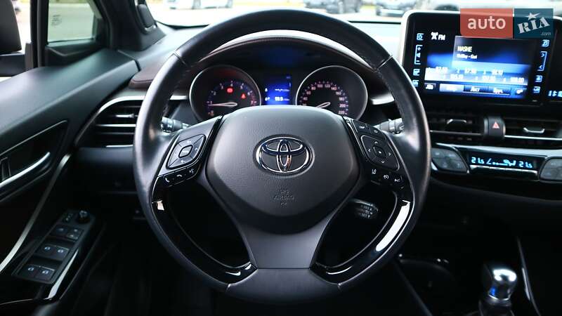 Внедорожник / Кроссовер Toyota C-HR 2018 в Киеве