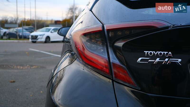 Внедорожник / Кроссовер Toyota C-HR 2018 в Киеве