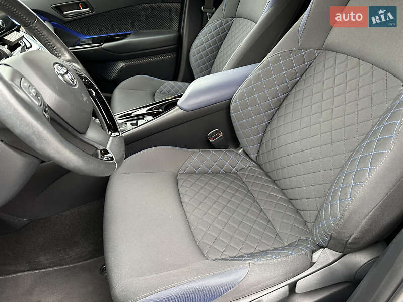 Внедорожник / Кроссовер Toyota C-HR 2019 в Харькове