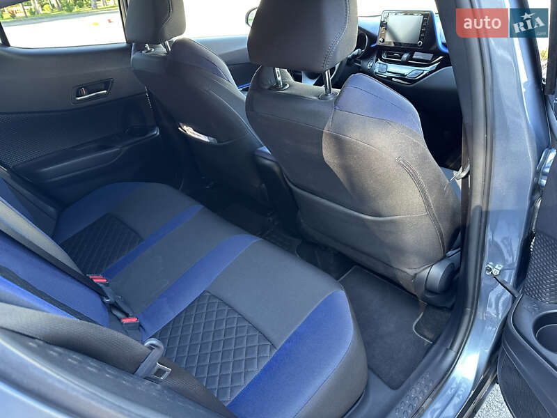 Внедорожник / Кроссовер Toyota C-HR 2019 в Харькове