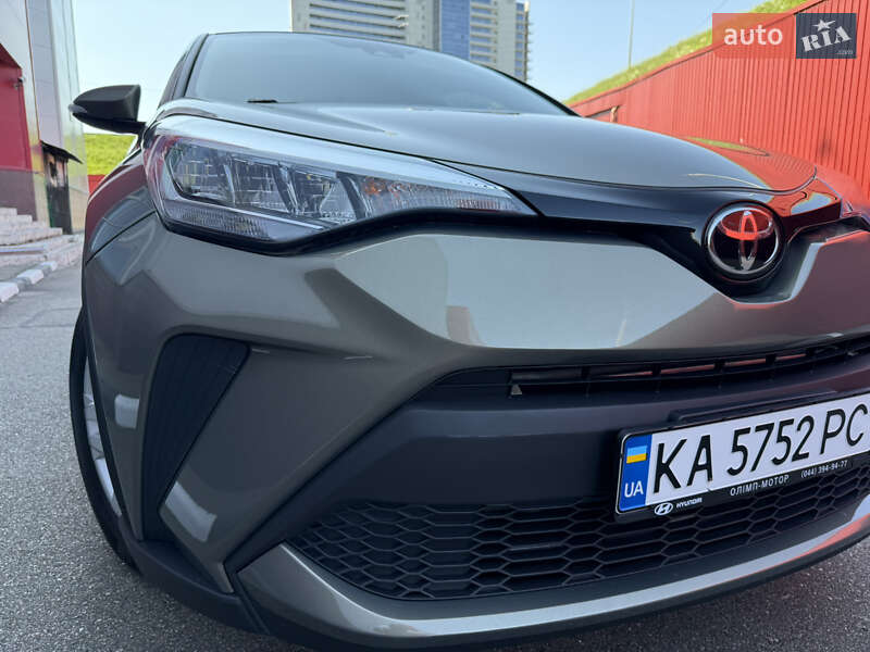 Внедорожник / Кроссовер Toyota C-HR 2021 в Киеве
