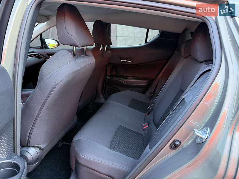 Внедорожник / Кроссовер Toyota C-HR 2021 в Киеве