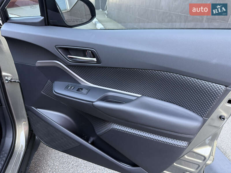 Внедорожник / Кроссовер Toyota C-HR 2021 в Киеве