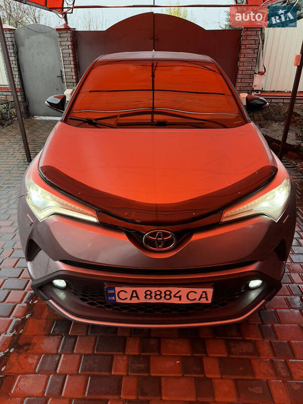 Внедорожник / Кроссовер Toyota C-HR 2016 в Драбове