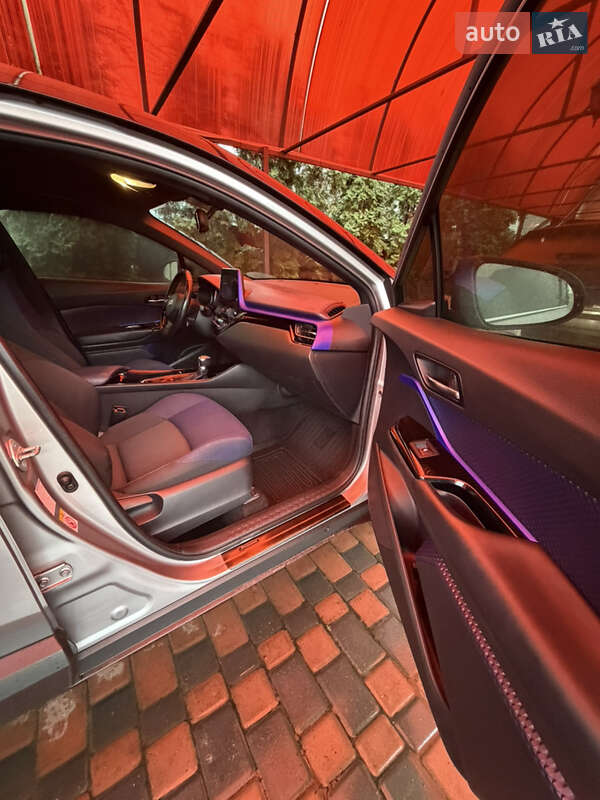 Внедорожник / Кроссовер Toyota C-HR 2016 в Драбове