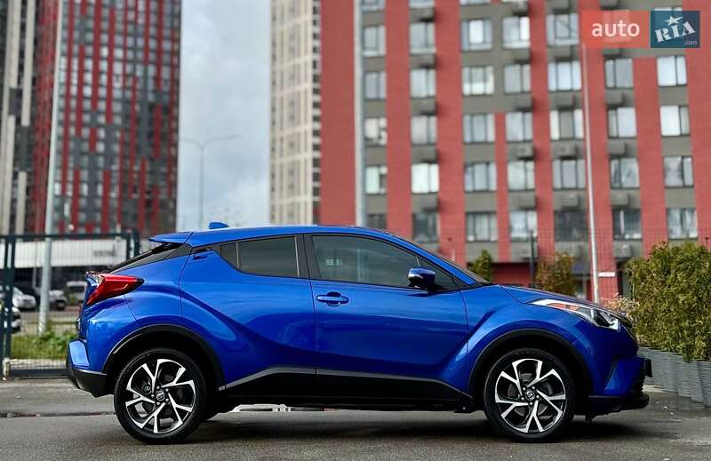 Внедорожник / Кроссовер Toyota C-HR 2019 в Киеве