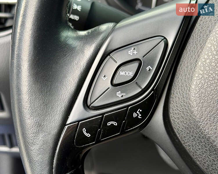 Внедорожник / Кроссовер Toyota C-HR 2019 в Киеве