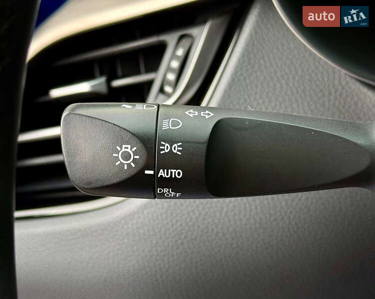 Внедорожник / Кроссовер Toyota C-HR 2019 в Киеве