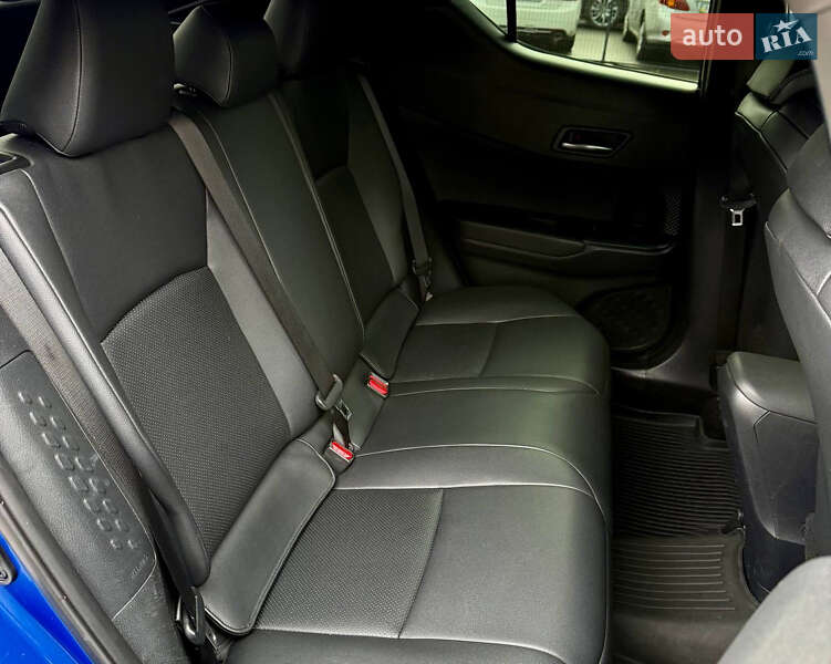 Внедорожник / Кроссовер Toyota C-HR 2019 в Киеве