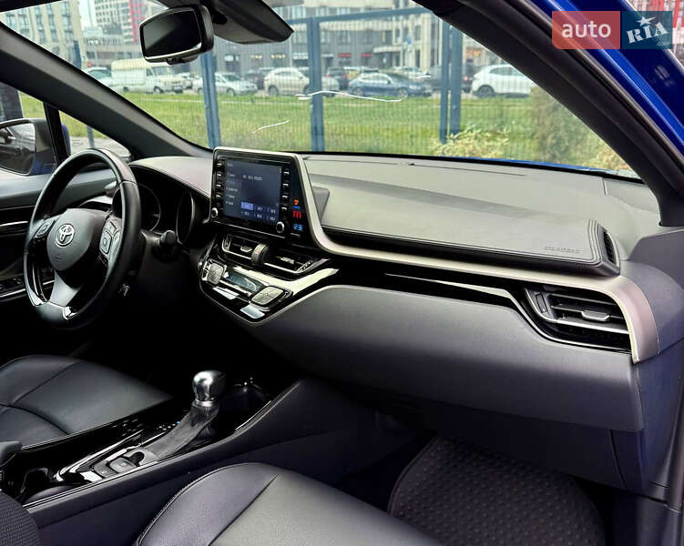 Внедорожник / Кроссовер Toyota C-HR 2019 в Киеве
