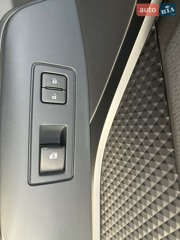 Внедорожник / Кроссовер Toyota C-HR 2019 в Киеве