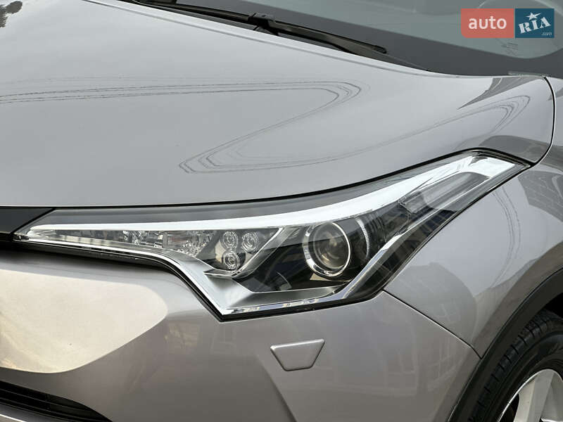 Позашляховик / Кросовер Toyota C-HR 2016 в Вінниці