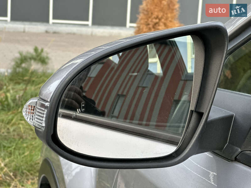 Позашляховик / Кросовер Toyota C-HR 2016 в Вінниці