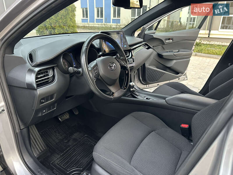 Позашляховик / Кросовер Toyota C-HR 2016 в Вінниці