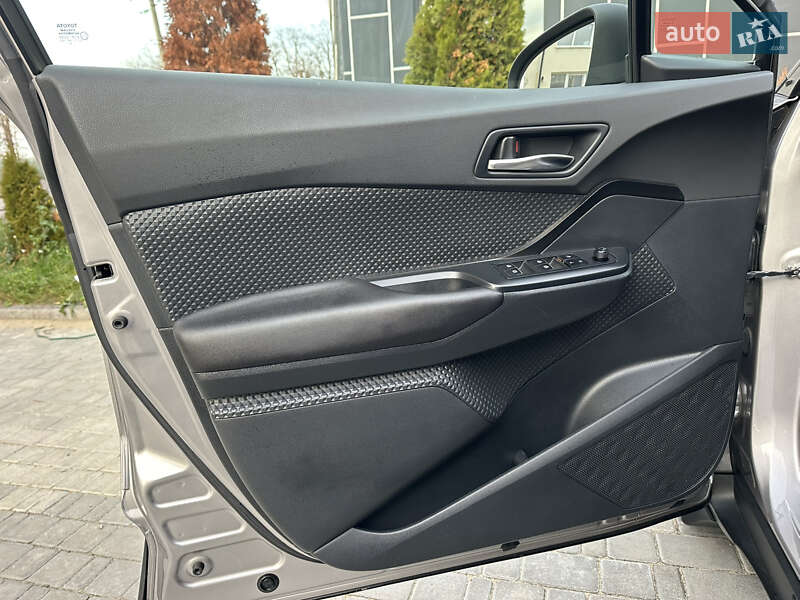 Позашляховик / Кросовер Toyota C-HR 2016 в Вінниці