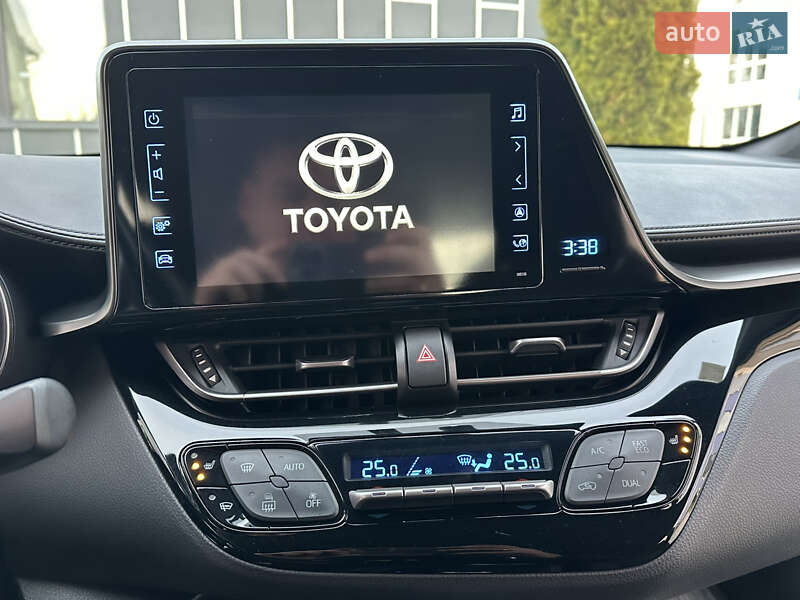 Позашляховик / Кросовер Toyota C-HR 2016 в Вінниці