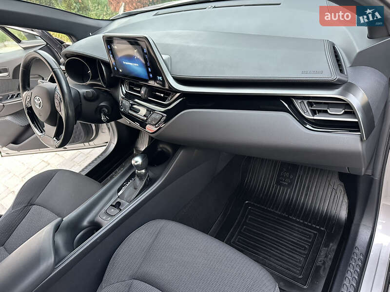 Позашляховик / Кросовер Toyota C-HR 2016 в Вінниці