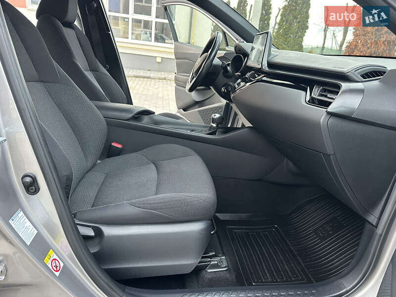 Позашляховик / Кросовер Toyota C-HR 2016 в Вінниці