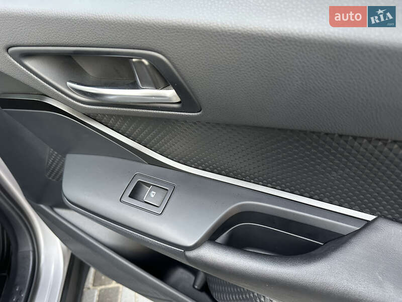 Позашляховик / Кросовер Toyota C-HR 2016 в Вінниці