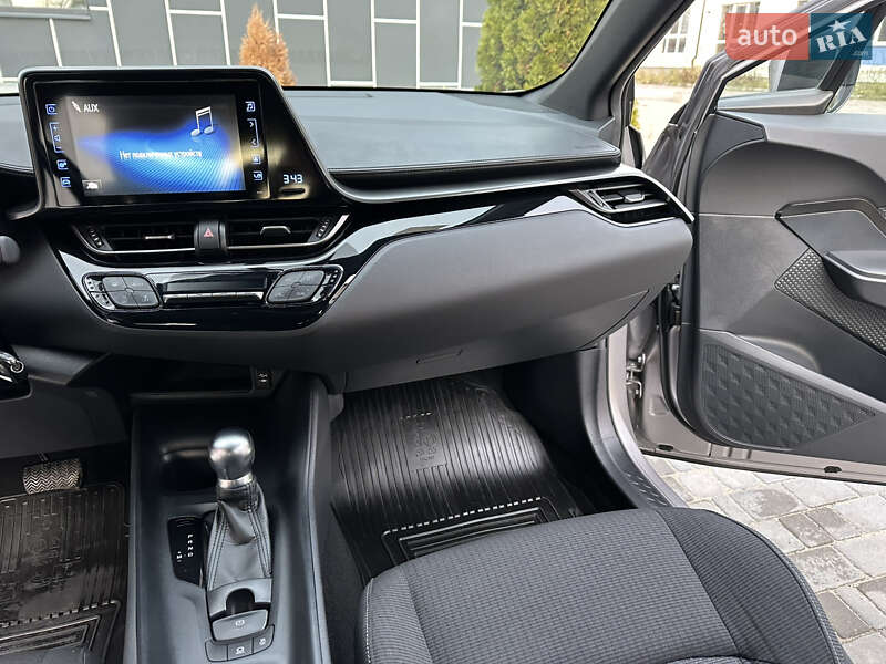 Позашляховик / Кросовер Toyota C-HR 2016 в Вінниці