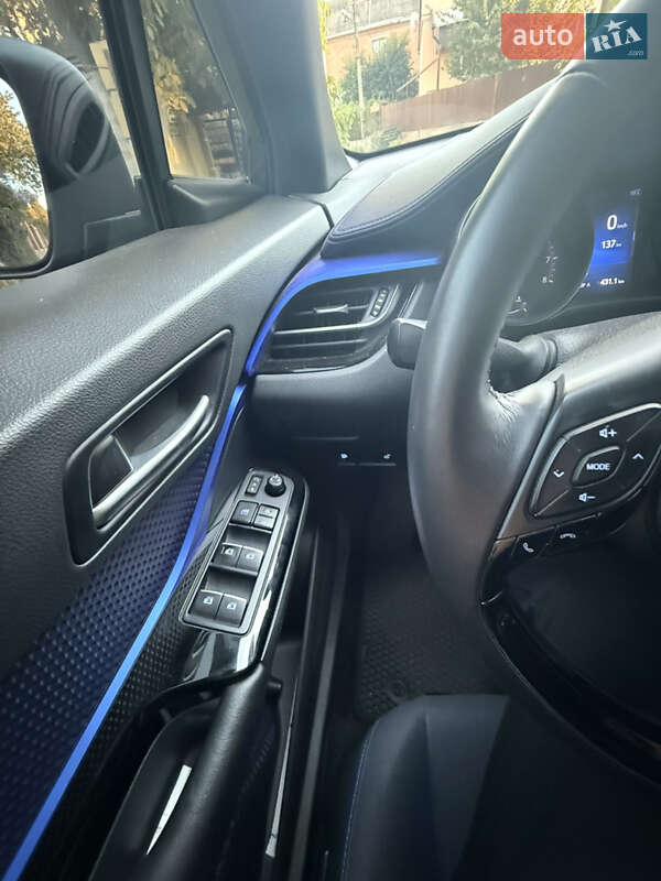 Внедорожник / Кроссовер Toyota C-HR 2018 в Полтаве