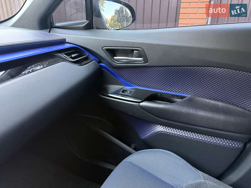 Внедорожник / Кроссовер Toyota C-HR 2018 в Полтаве