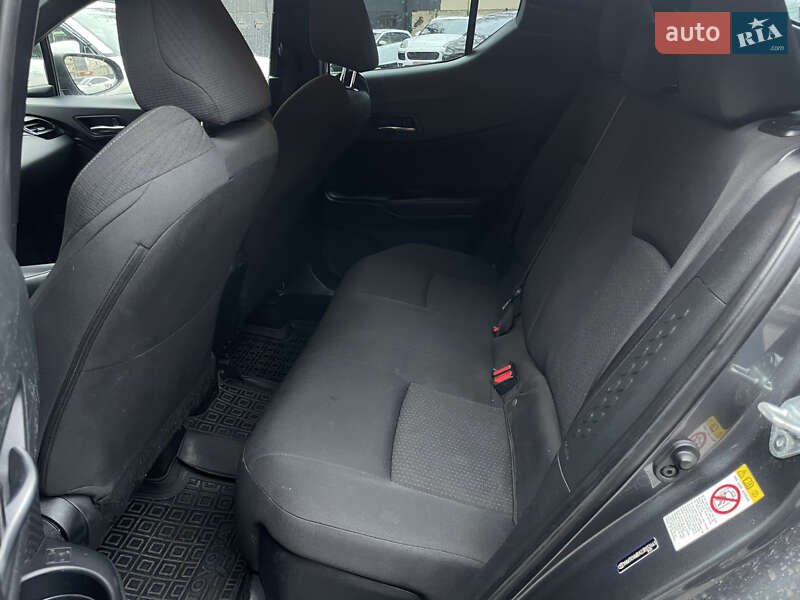 Позашляховик / Кросовер Toyota C-HR 2017 в Києві фото 9 Позашляховик / Кросовер Toyota C-HR 2017 в Києві