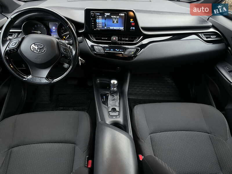 Позашляховик / Кросовер Toyota C-HR 2017 в Києві фото 12 Позашляховик / Кросовер Toyota C-HR 2017 в Києві