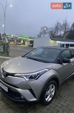 Позашляховик / Кросовер Toyota C-HR 2016 в Чернівцях