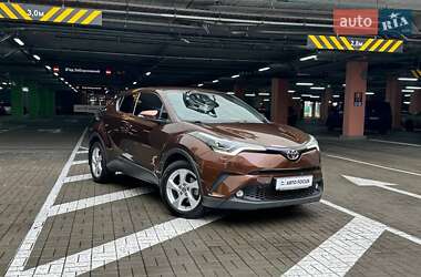 Внедорожник / Кроссовер Toyota C-HR 2017 в Киеве