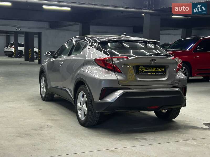 Позашляховик / Кросовер Toyota C-HR 2016 в Чернівцях