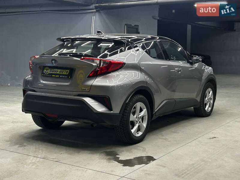 Позашляховик / Кросовер Toyota C-HR 2016 в Чернівцях