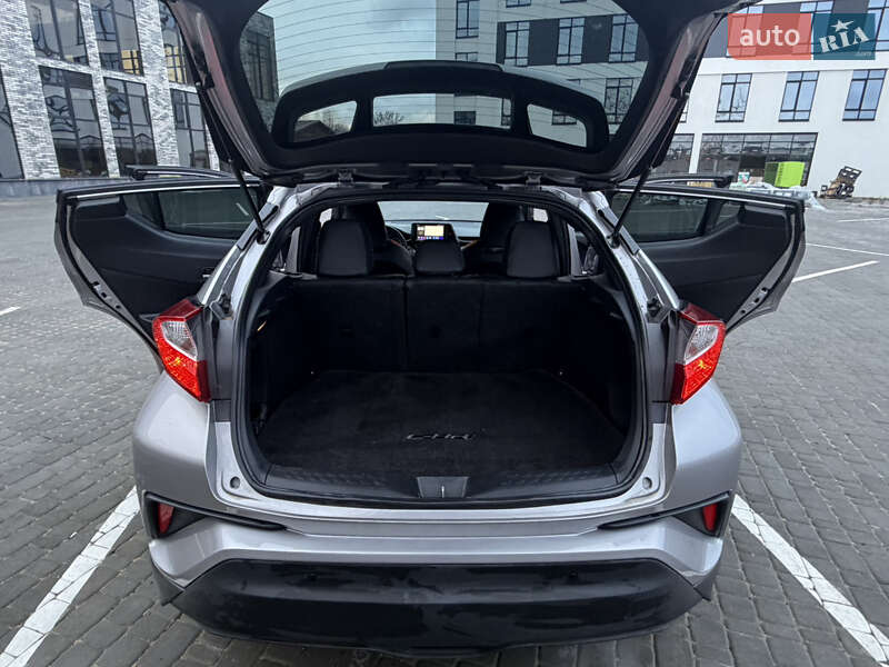 Позашляховик / Кросовер Toyota C-HR 2017 в Житомирі