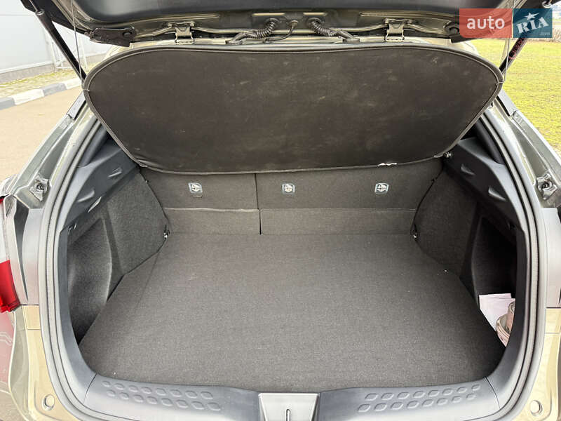 Позашляховик / Кросовер Toyota C-HR 2021 в Києві фото 18 Позашляховик / Кросовер Toyota C-HR 2021 в Києві