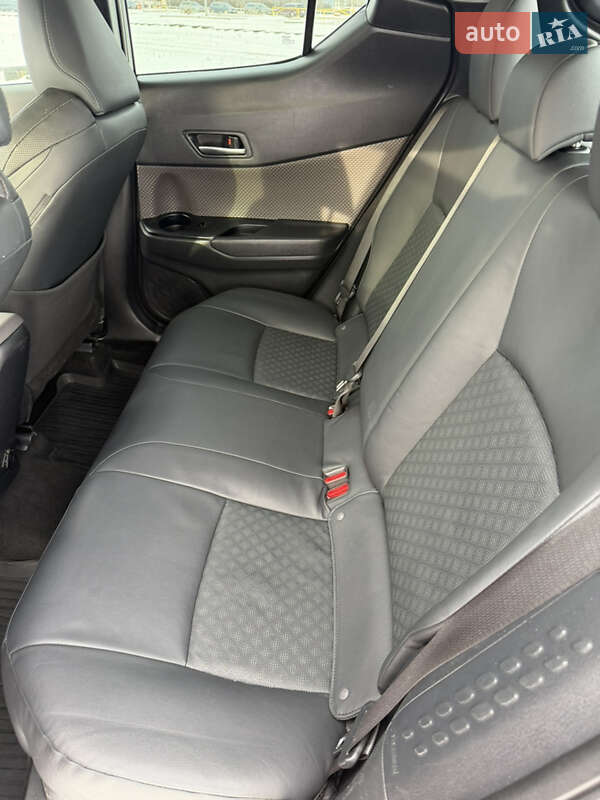 Внедорожник / Кроссовер Toyota C-HR 2020 в Львове