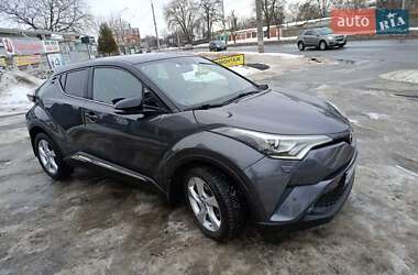 Позашляховик / Кросовер Toyota C-HR 2017 в Чернігові