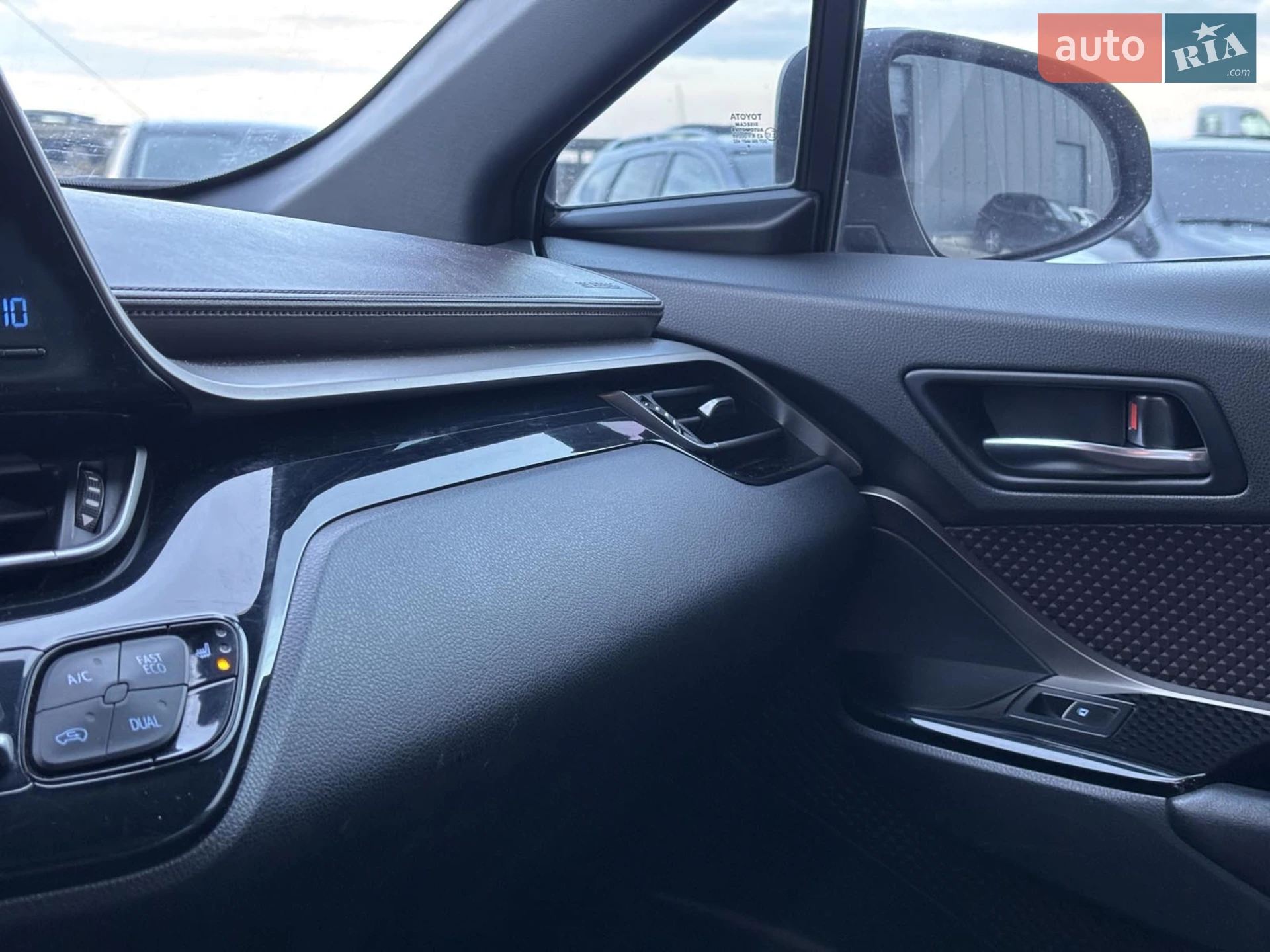 2016 Toyota C-HR - мініатюра 32