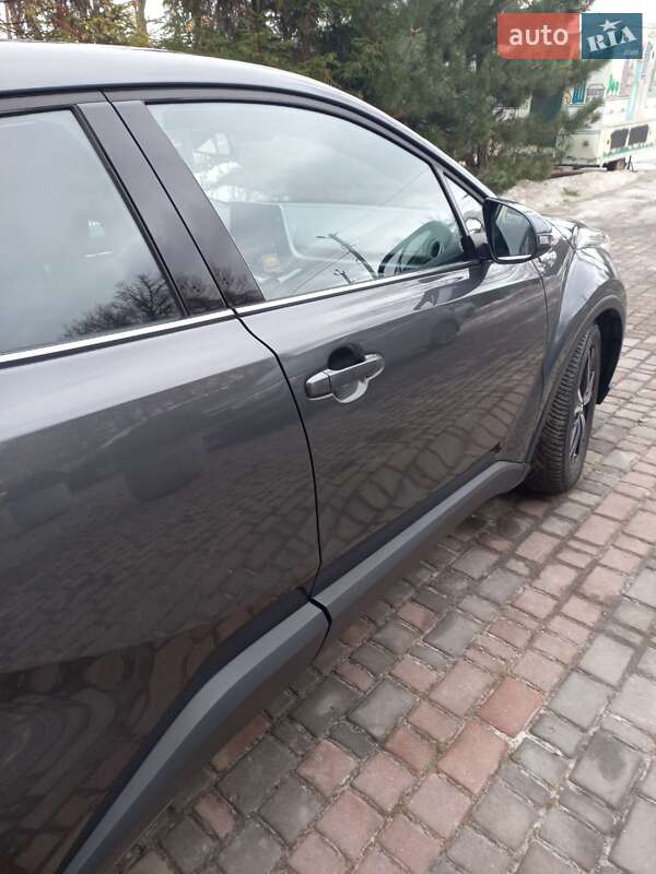 Внедорожник / Кроссовер Toyota C-HR 2021 в Киеве