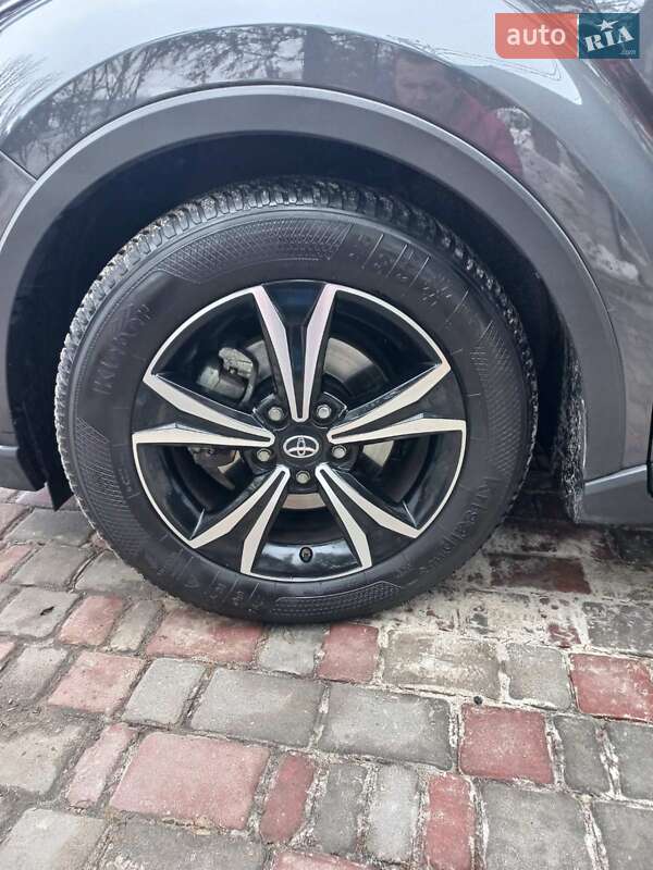Внедорожник / Кроссовер Toyota C-HR 2021 в Киеве