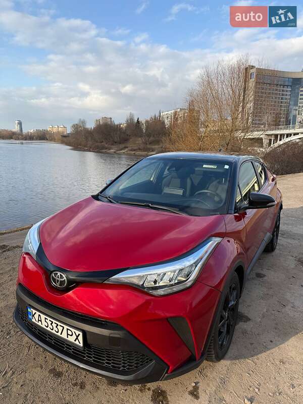 Внедорожник / Кроссовер Toyota C-HR 2021 в Киеве