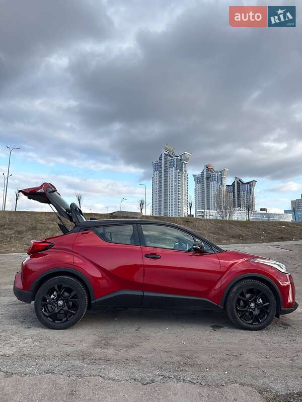 Внедорожник / Кроссовер Toyota C-HR 2021 в Киеве