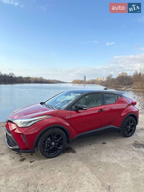 Внедорожник / Кроссовер Toyota C-HR 2021 в Киеве