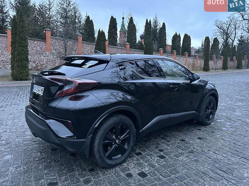 Позашляховик / Кросовер Toyota C-HR 2017 в Києві