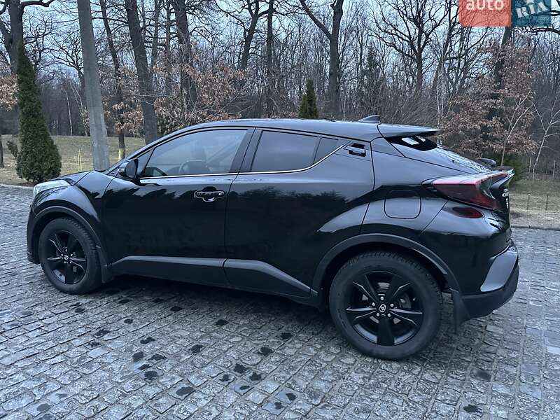 Позашляховик / Кросовер Toyota C-HR 2017 в Києві