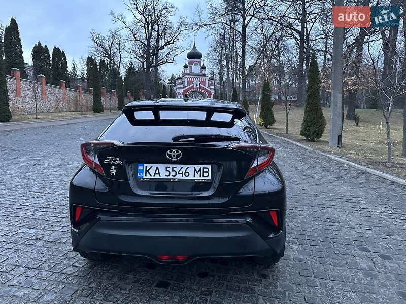 Позашляховик / Кросовер Toyota C-HR 2017 в Києві