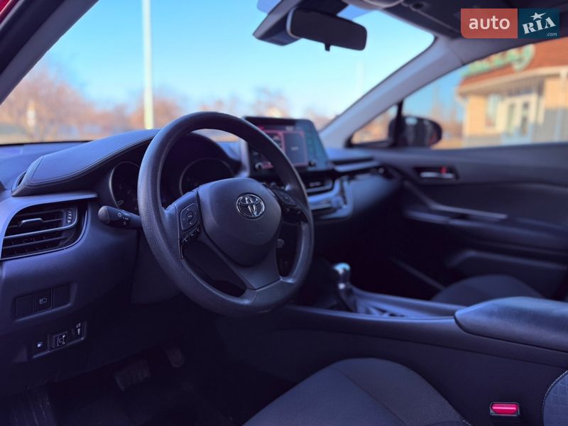 Внедорожник / Кроссовер Toyota C-HR 2020 в Харькове фото 12 Внедорожник / Кроссовер Toyota C-HR 2020 в Харькове