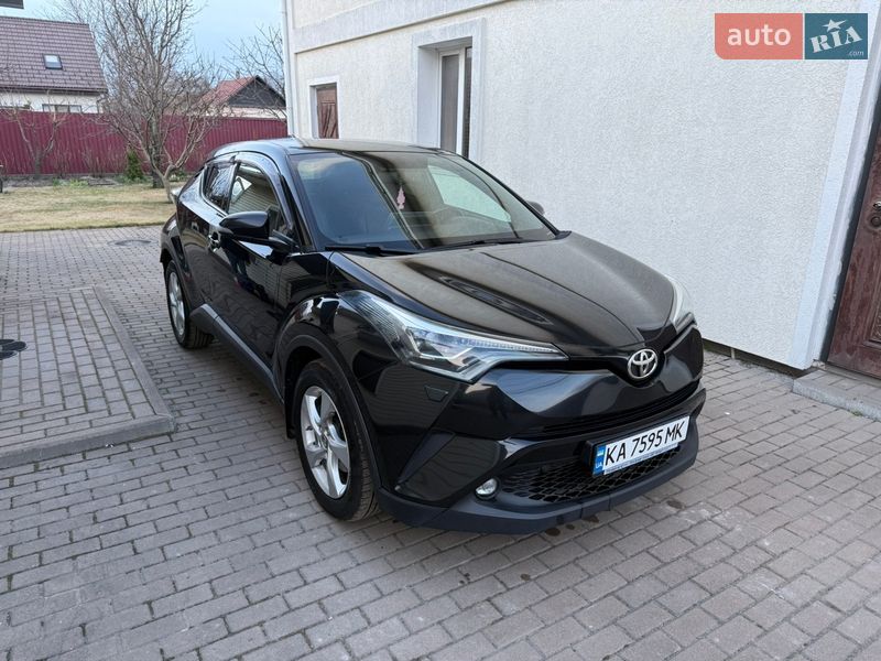 Внедорожник / Кроссовер Toyota C-HR 2017 в Киеве
